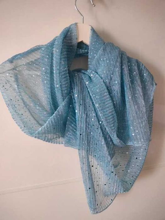 Szal jasnoniebieski z cekinami, wymiary 65x17, nowy
