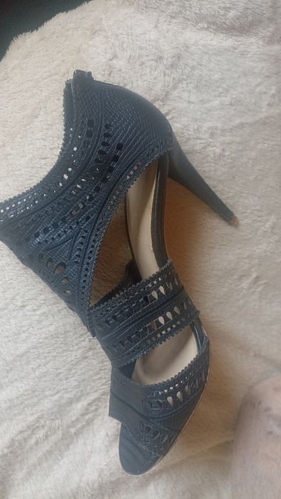 Skórzane sandały na szpilce Aerin 41(26cm)