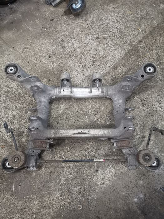 BMW F10 F11 belka zawieszenia tył wózek kołyska