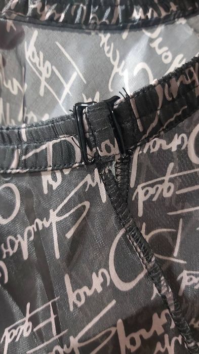 Парикмахерский пеньюар-накидка для клиента.