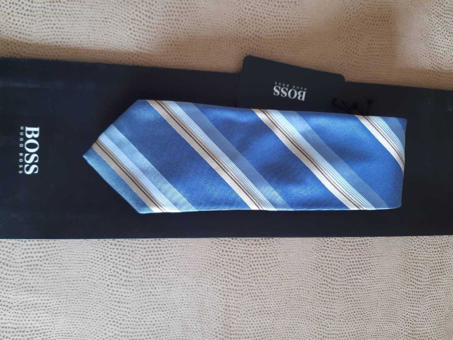 Мужской галстук  Hugo Boss.