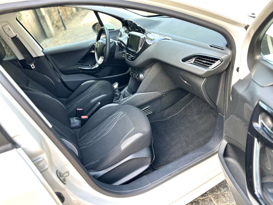 Peugeot 208 — fotografia 7
