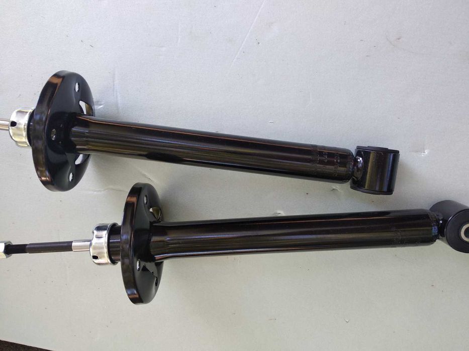 Амортизатор задній стойка амортизатори стойки пасат б3 б4 Камока