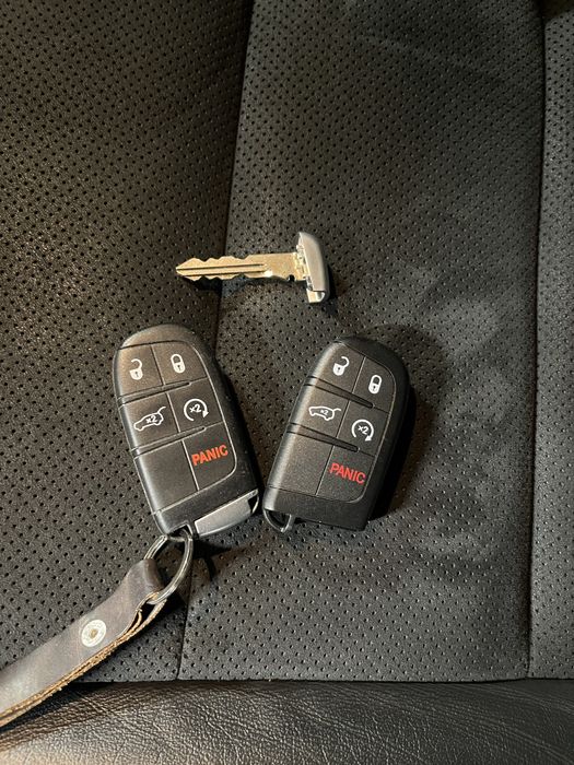 uconnect 5 Dodge Durango polski mapy lektor lampy kluczyki crash