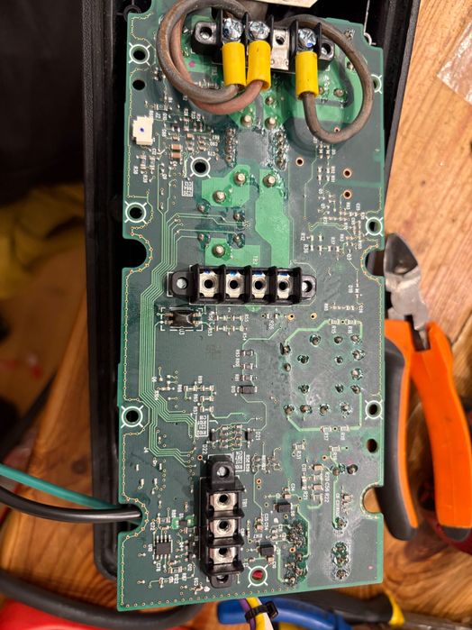 адаптована зарядка PHEV i-miev