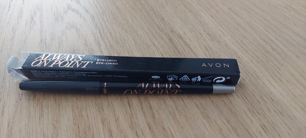 Precyzyjna konturówka do oczu Avon nowa