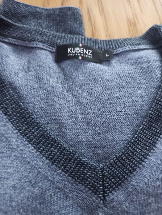 Sweter dzianinowy z dekoltem w serek Kubenz