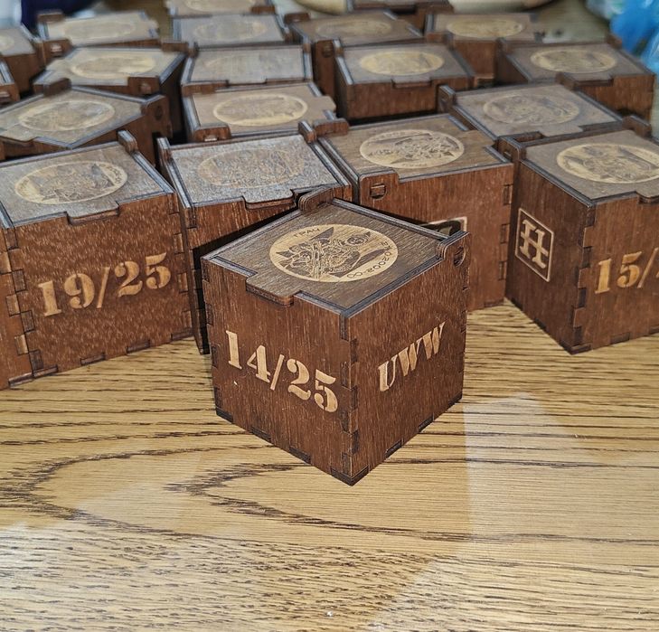 Упаковка дерев'яна з фанери фарбована