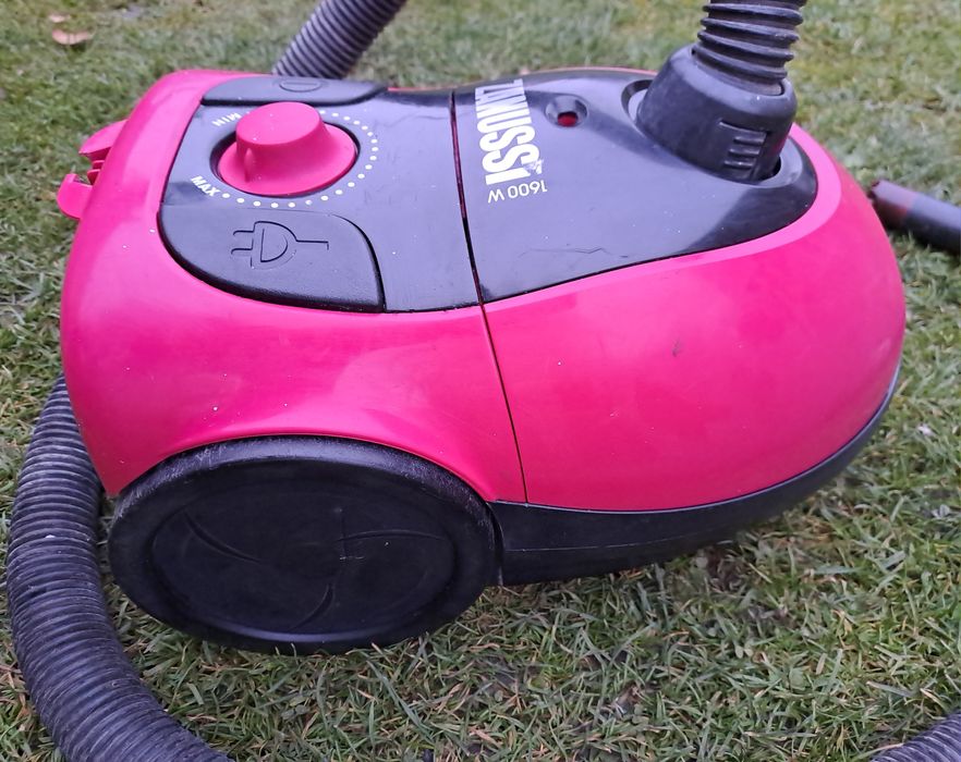 Пилосос 1600 ват Італія