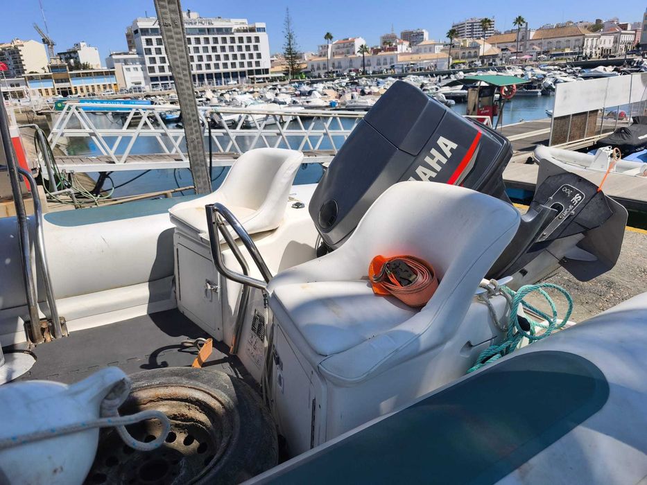 Barco Semi-Rígido