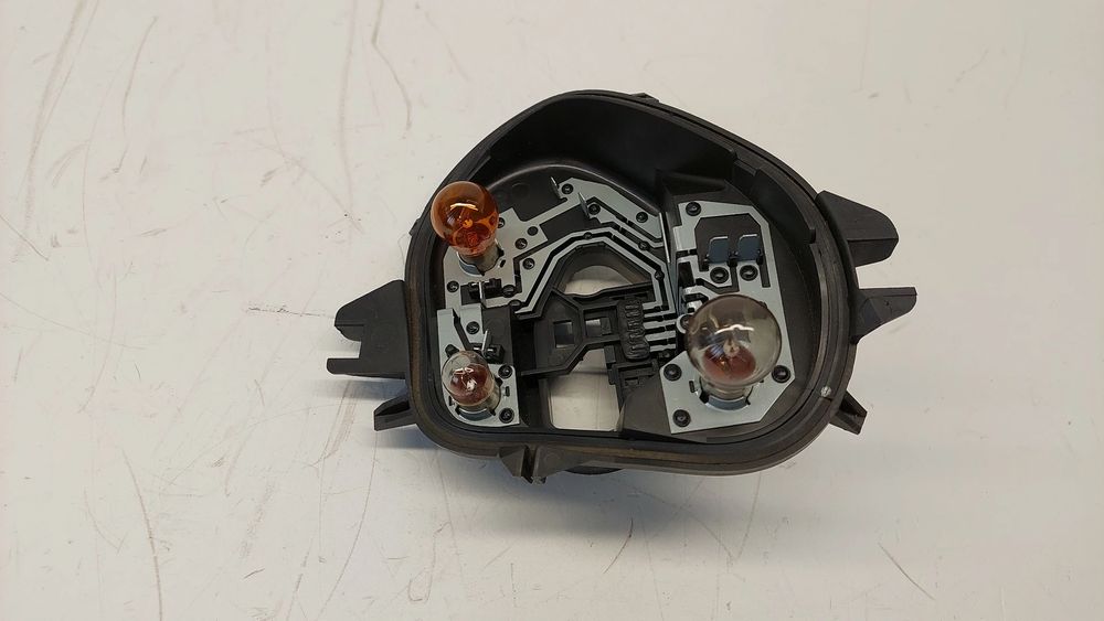 Suporte lâmpada esquerdo PEUGEOT 208