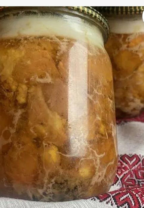 Тушёнка , якість ,наявність.