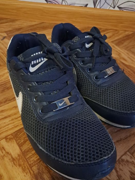 Кросівки Nike жіночі
