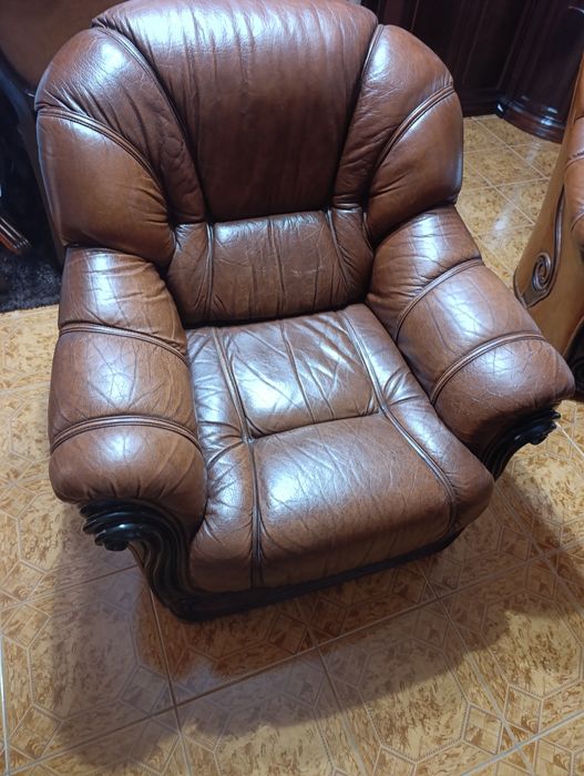Sofás em pele antigos