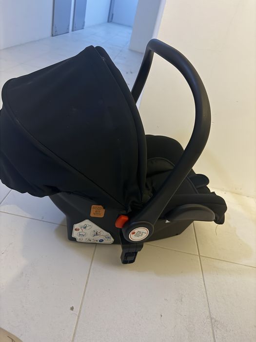 Vendo carrinho de bebé com ovo