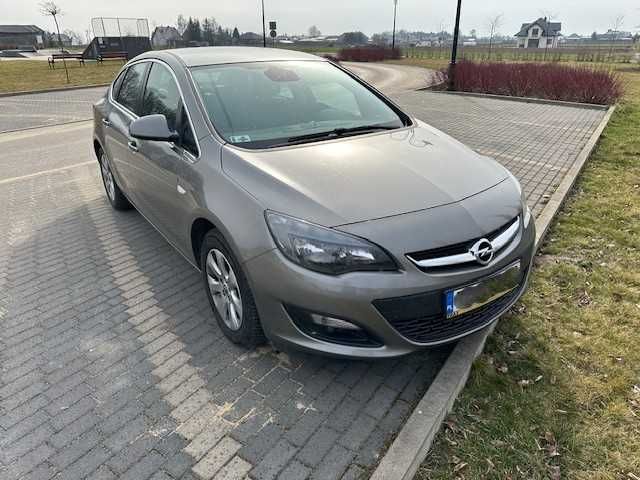 Opel Astra J sedan LPG