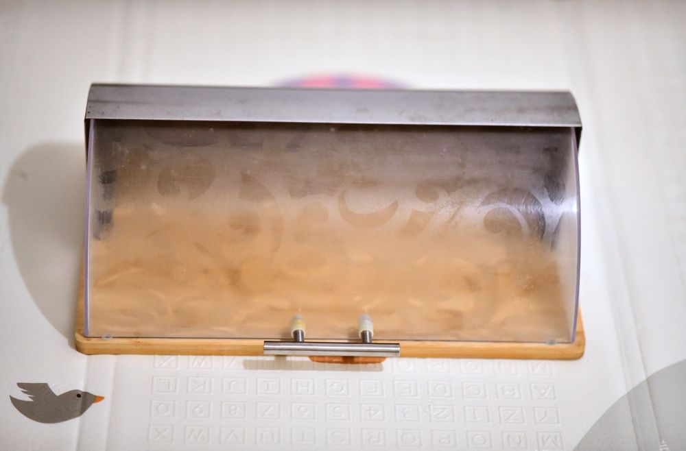 Chlebak  z bambusową  podstawą