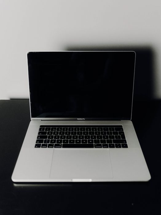 MacBook Pro 15'' Touch Bar 512GB423054413797140483
