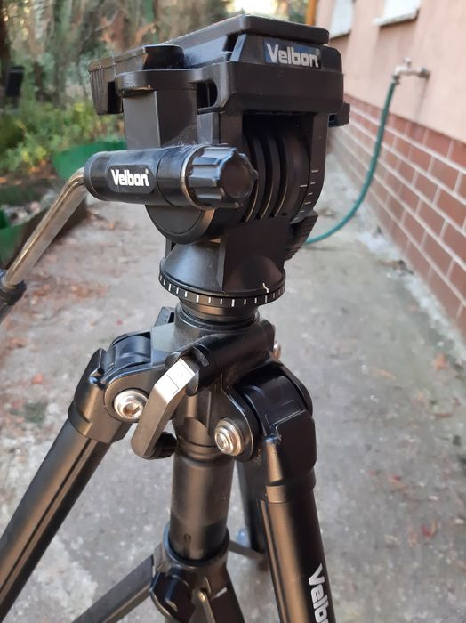 Statyw Velbon na aparat analogowy
