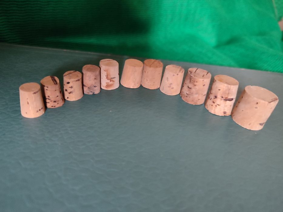 Пробка коркова різного розміру