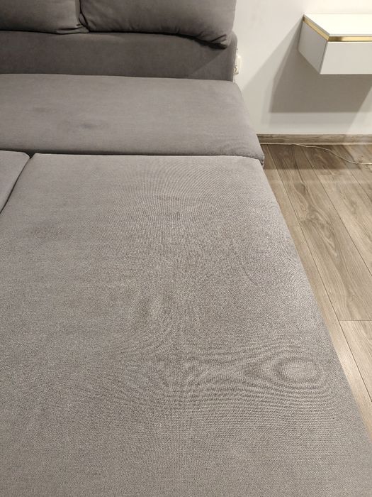 Rozkładana kanapa rogówka szara z poduszkami i schowkami