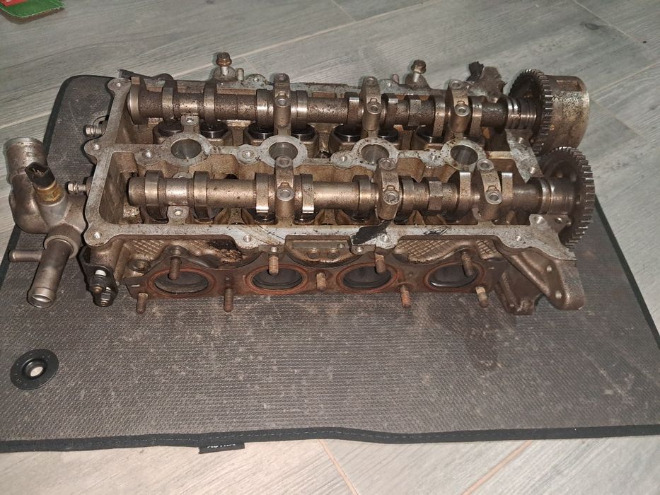 Glowica silnika wałki. 1.4 109KM. Hyundai. Kia.