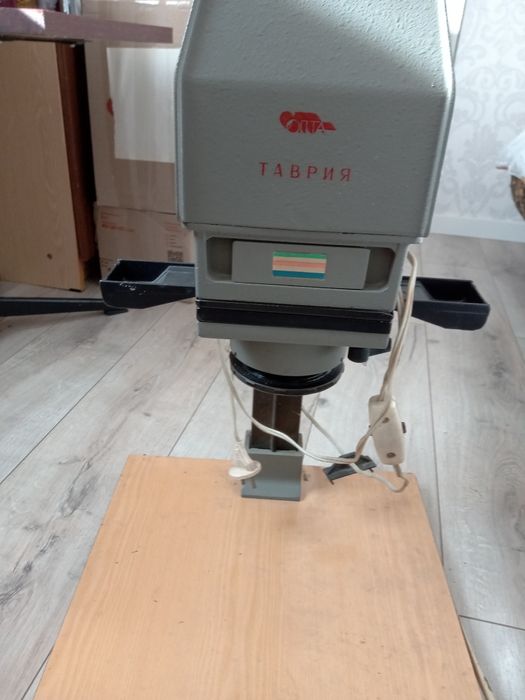 Фотоувеличитель, фотоглянцеватель.