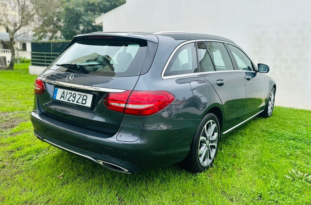 Mercedes-Benz C 350e Plug-in Hybrid | Automático | Luxo & Eficiência