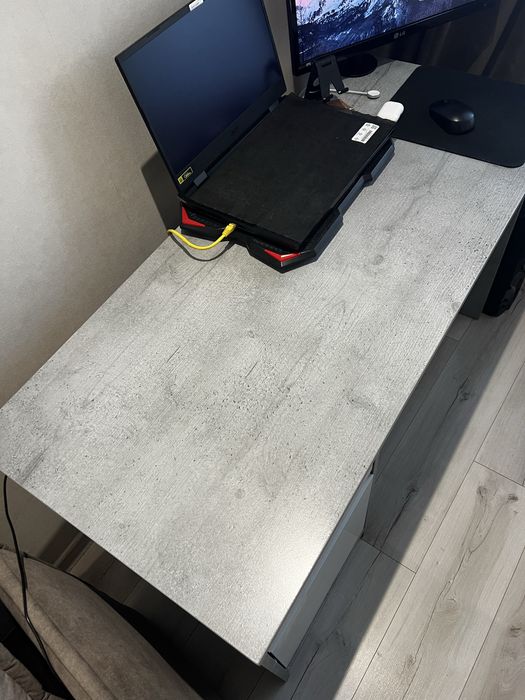 Стіл письмовий / компʼютерний jysk (юск) BILLUND 54х120 бетон/білий