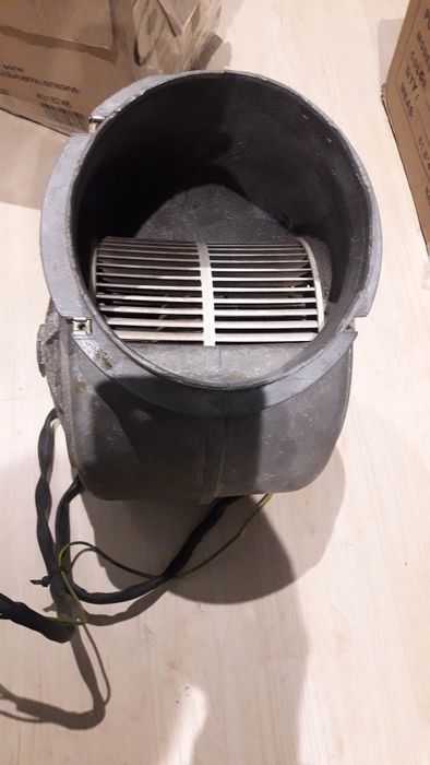 Продам витяжку с мотором,на 220/380в