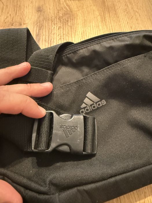 Nerka Adidas duża w świetnym stanie.