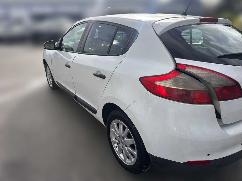 Renault Mégane 1.5 DCI Van de 2010 Salvado
