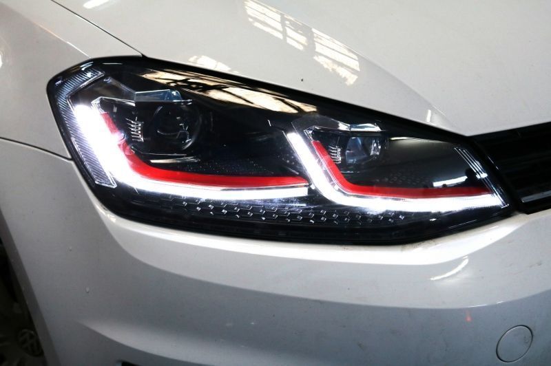 Faróis VW Golf VII 7 (2013 a 2017) Look GTI 7.5 H7