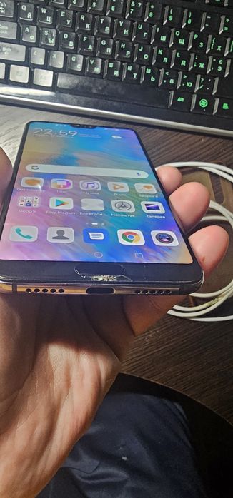 Телефон  Huawei P20 Pro