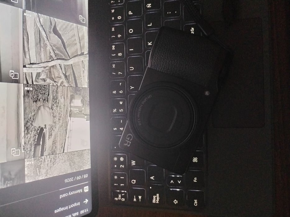 RICOH GR iiix...