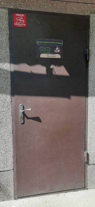 дрилі, шліфувальні машини, гайковерти, фени