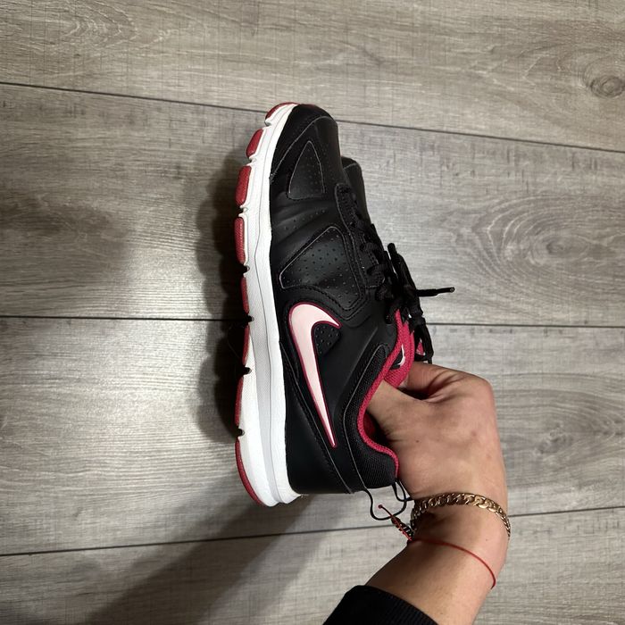 nike t lite xi жіночі кросівки оригінал