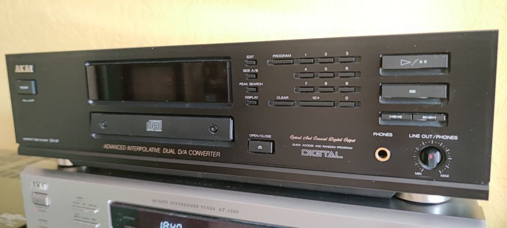 Akai CD - 57 player