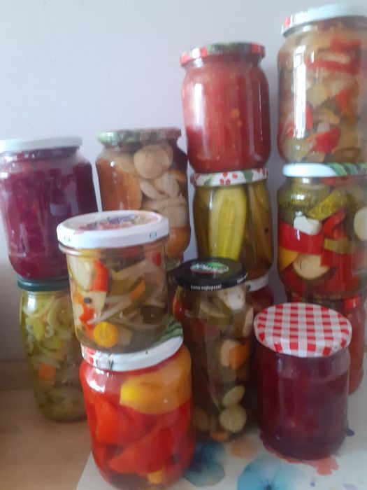 Przetwory warzywne,  sałatki ,buraczki, kiszona kapusta i inne