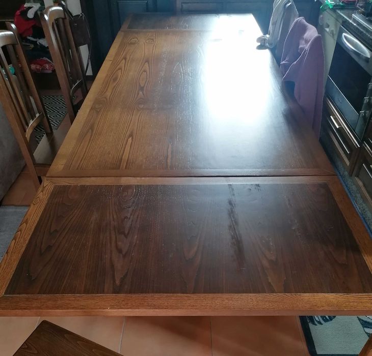 Mesa extensível em madeira + cadeiras boa qualidade