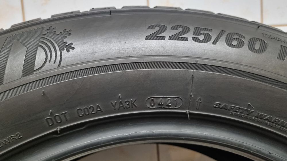 Opony całoroczne 225/60 R17 99H SUV Kumho Solus 4S HA31  4SEASONS