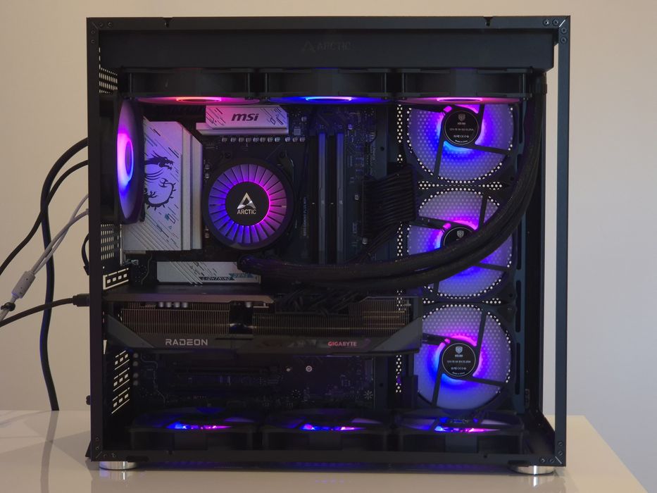 PC GAMING Ryzen 7 9800X3D / RX 9070 XT 16GB / 32Gb RAM DDR5 / 3TB Armazenamento PCIe 4.0
