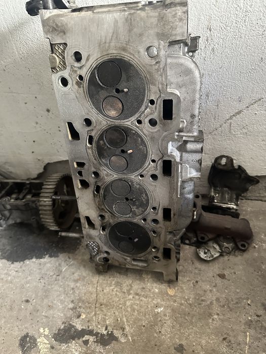 Двигатель Peugeot 308 2015 1.6 дизель головка ГБЦ поддон шкив