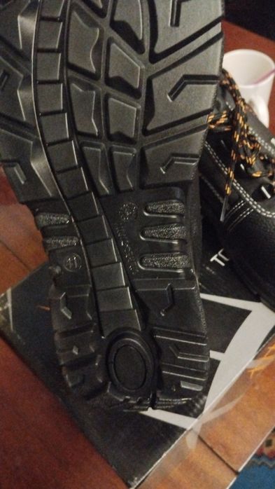 Продам робочі ботінки