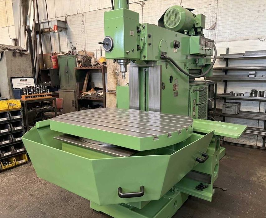 Przemysłowa frezarka CNC
