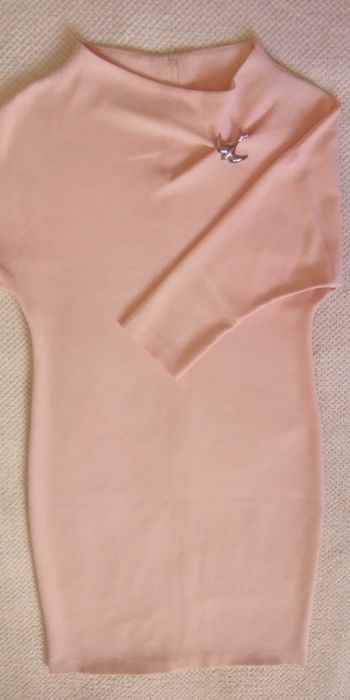 Wygodna sukienka koktajlowa wieczorowa na imprezę jasny róż xs [34)