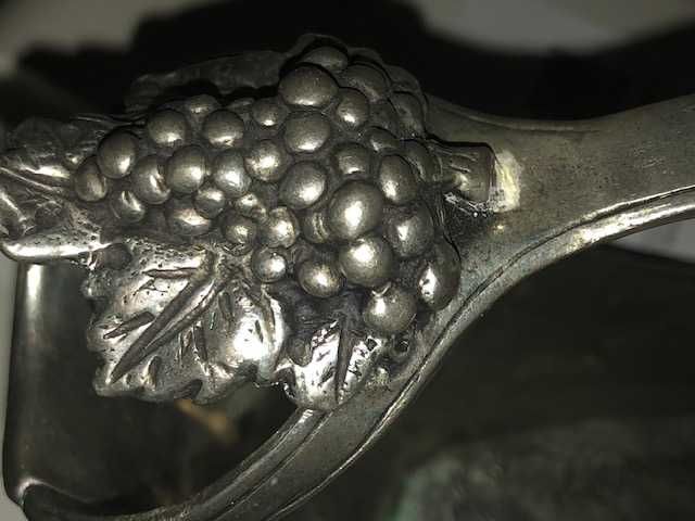 Elegante suporte de garrafa de vinho em estanho maciço