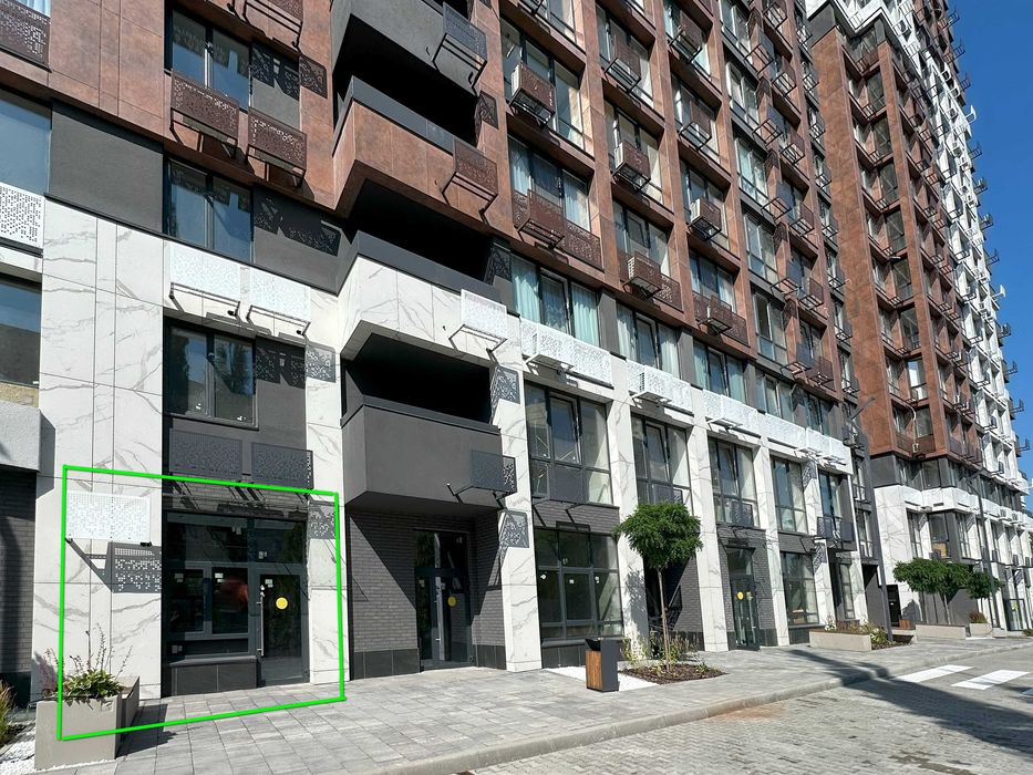 City HUB. Кудряшова 8, 1й поверх, магазин, кафе, салон. 74 м2. 2 входи