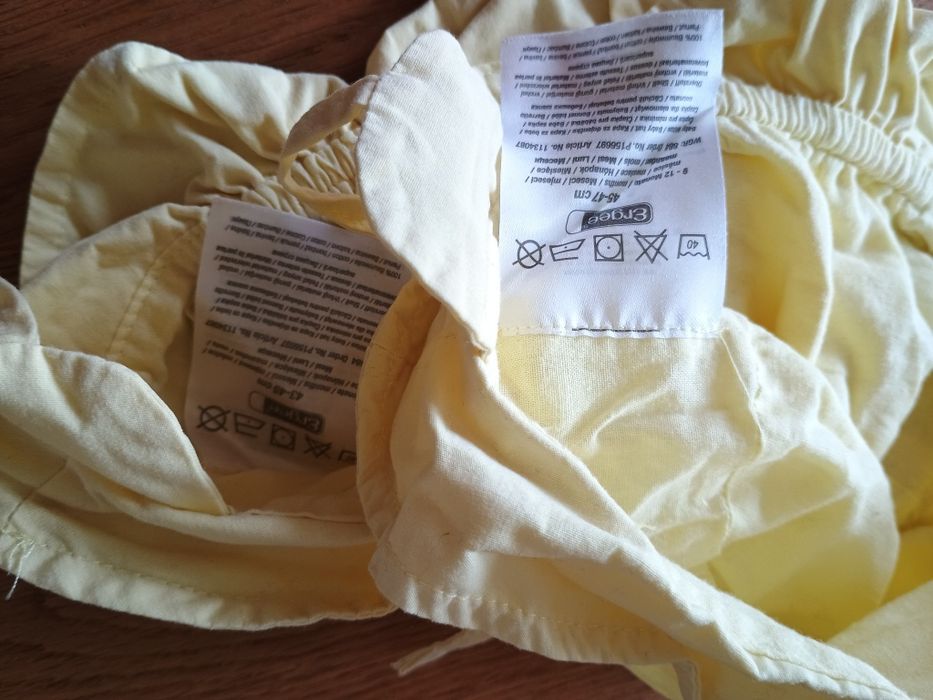 dwa letnie kapelusiki czapeczki