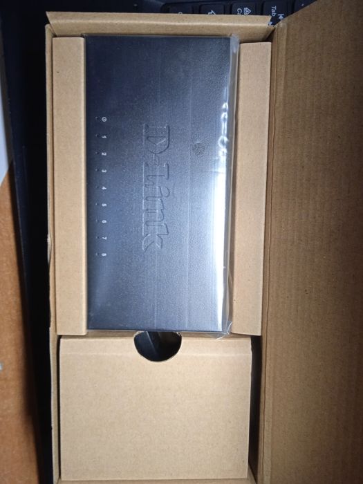 Коммутатор D-Link DSG-1008D/k2a 8 портов НОВИЙ
